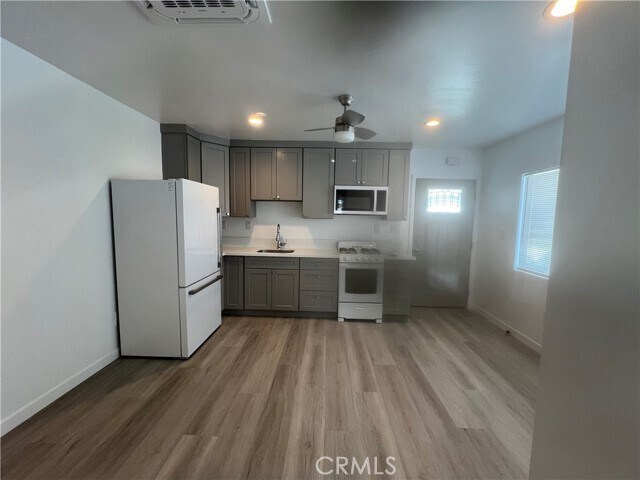 Foto del edificio - 2706 Thornton Ave