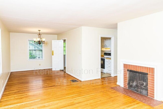 Building Photo - 657 Montclair Dr