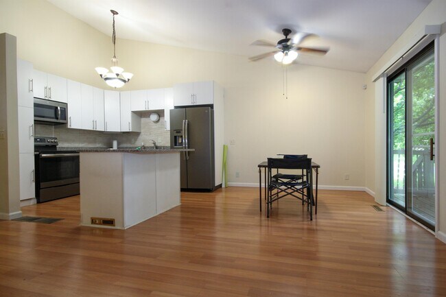 Foto del edificio - 14256 Chestnut Dr