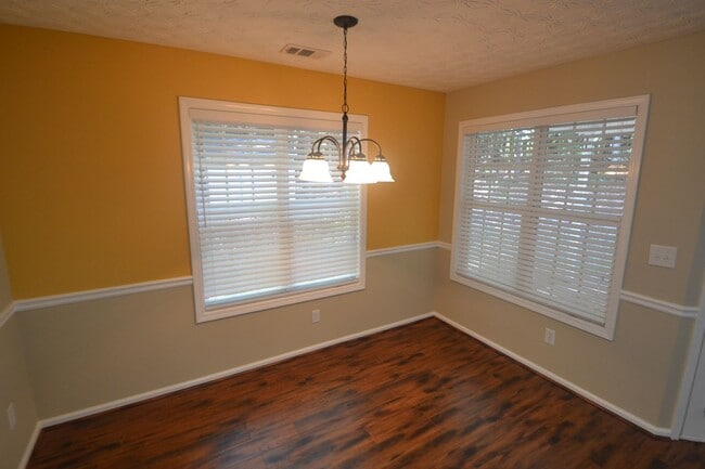 Building Photo - 2600 Hidden Creek Dr