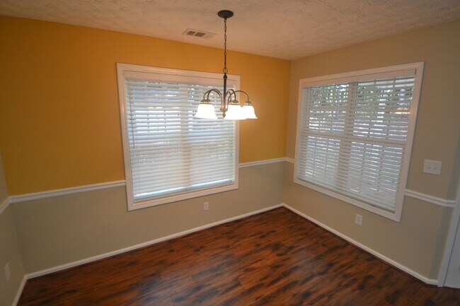 Foto del edificio - 2600 Hidden Creek Dr