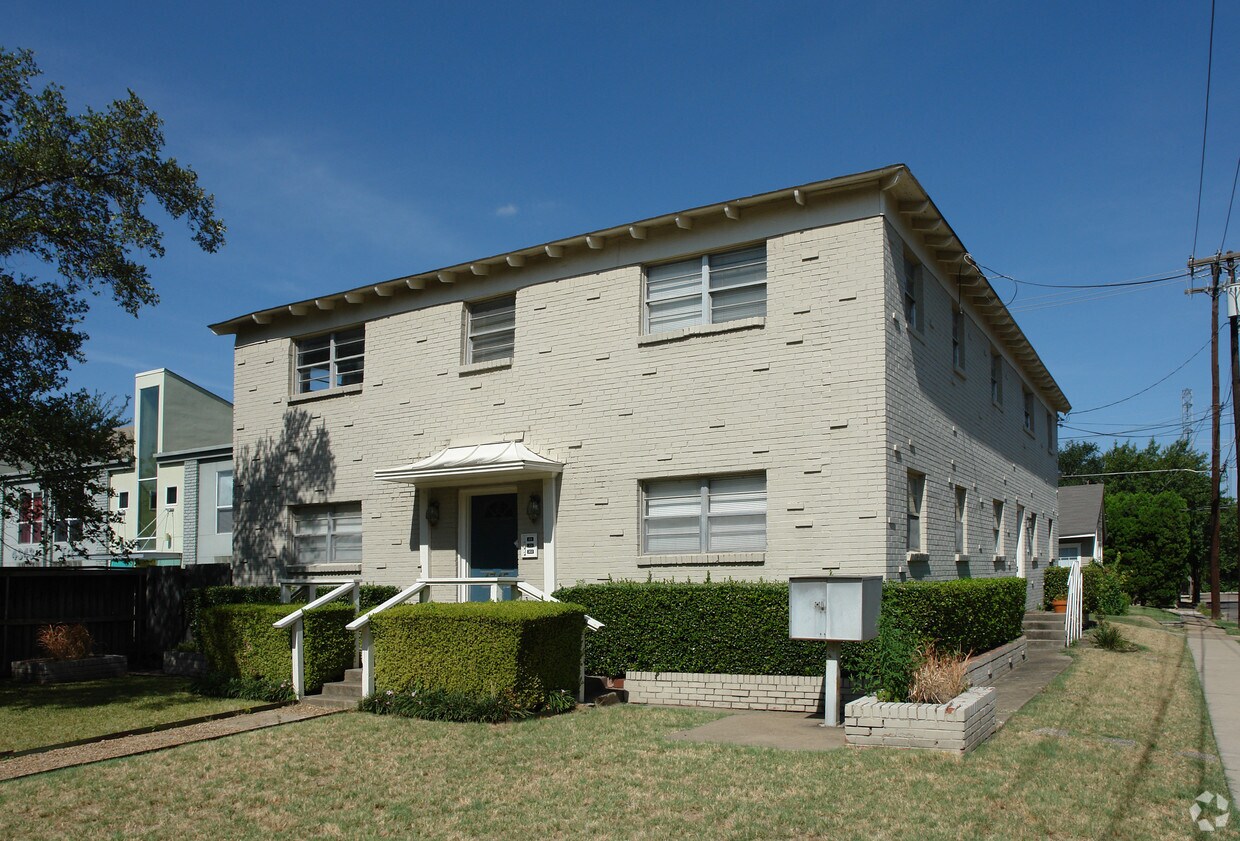Foto principal - 4345 Travis St