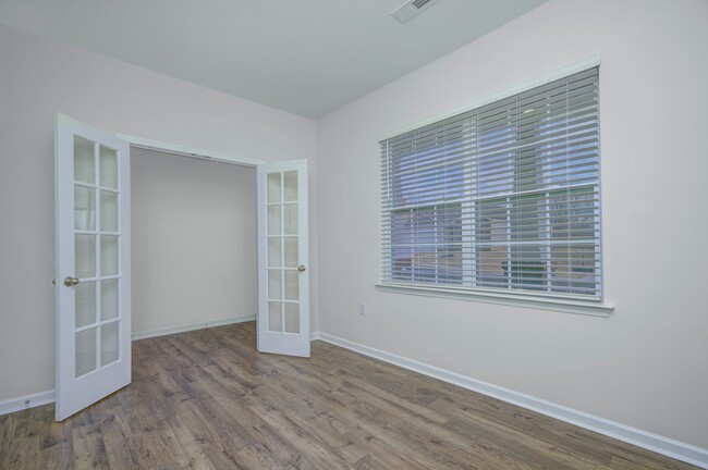 Foto del edificio - Like-new and move-in ready, this stunning ...