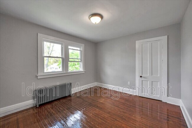 Building Photo - 22 Middlesex Ave Ext