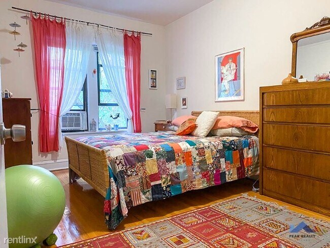 Foto del edificio - 4853 N Wolcott Ave