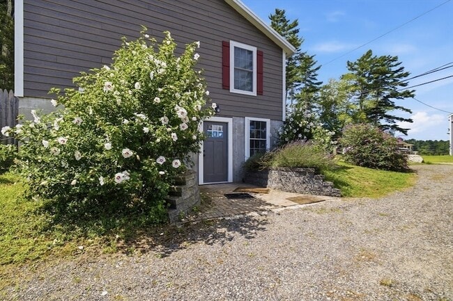 Building Photo - 74 Blackmore Pond Cir