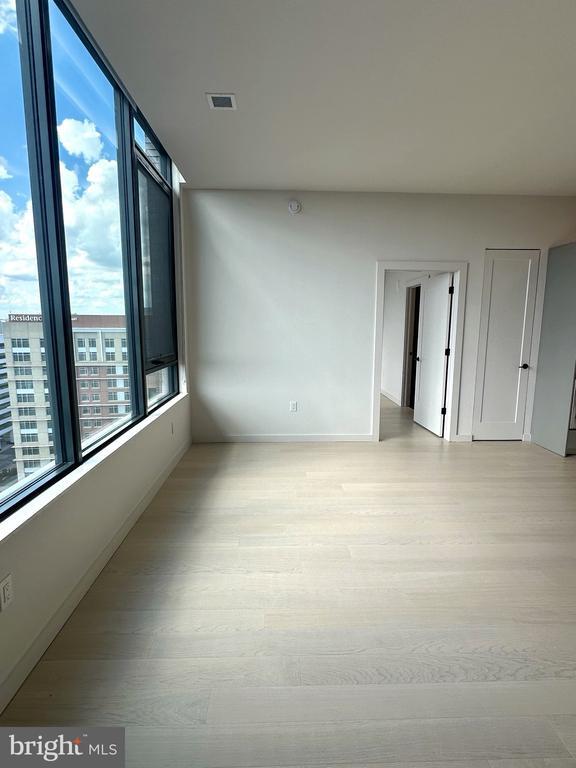Foto del edificio - 3030 Potomac Ave