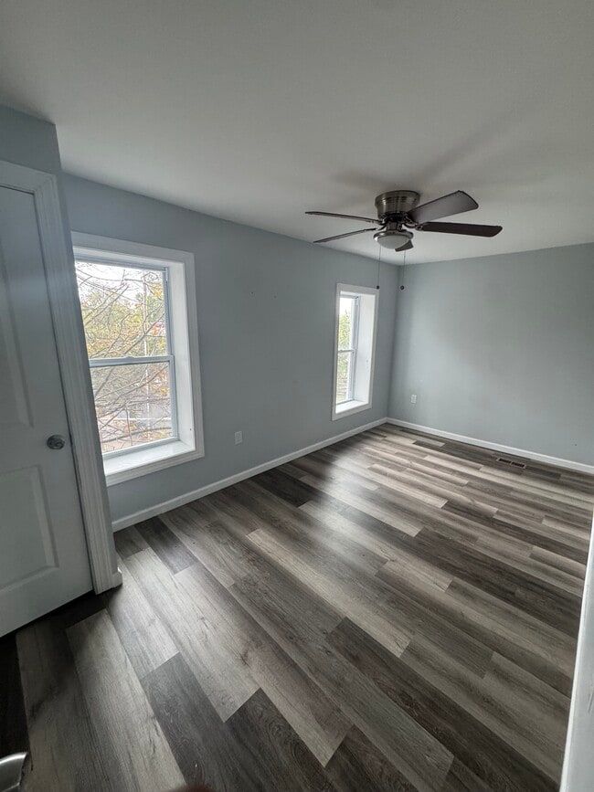 Foto del edificio - 529 W 7th St