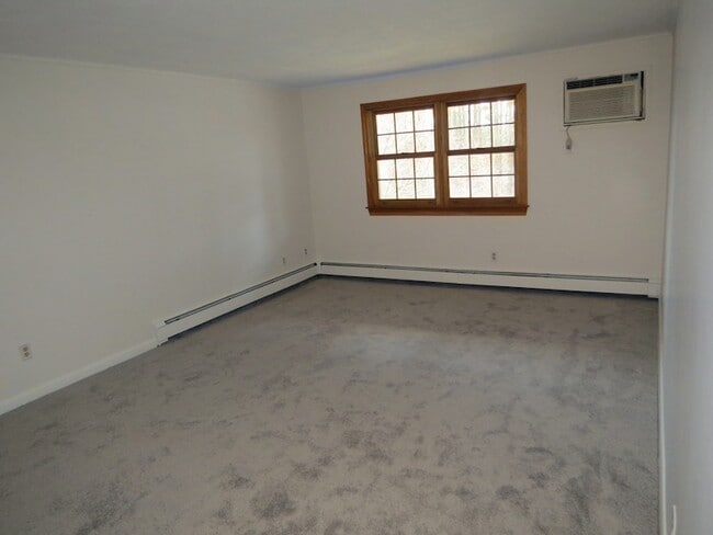 Building Photo - 209 Great Rd