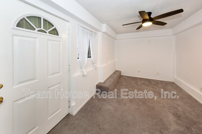 Foto del edificio - 5845 S Mansfield Ave