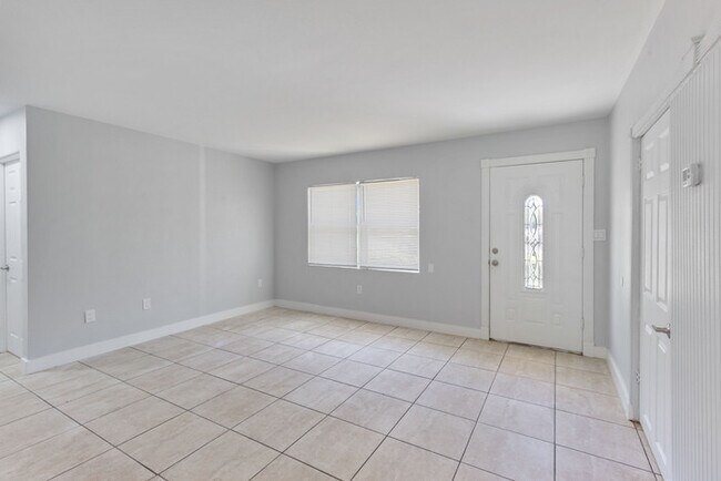 Foto del edificio - 2525 Forest Dr