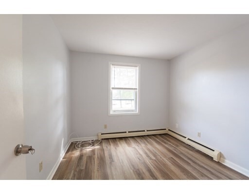 Foto principal - 284 Duane Ave