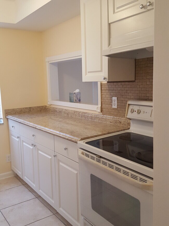 kitchen - 104 SE 10th St