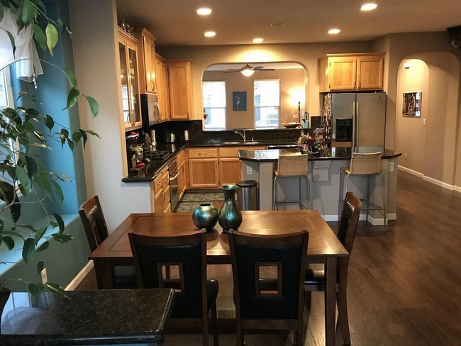 Building Photo - 1874 Acari Ave