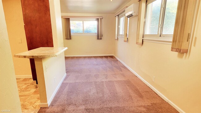 Building Photo - 4 br, 2 bath Duplex - 145 Wyndcrest Court B
