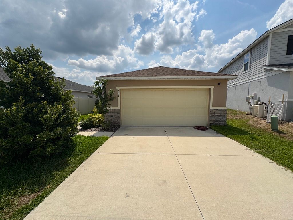 Foto principal - 604 Bullrush Ct
