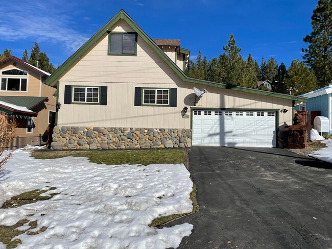 Building Photo - Great County Location - 3 bed, 2 bath with Garage