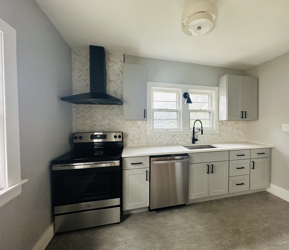 Primary Photo - 2058 Bunts Rd