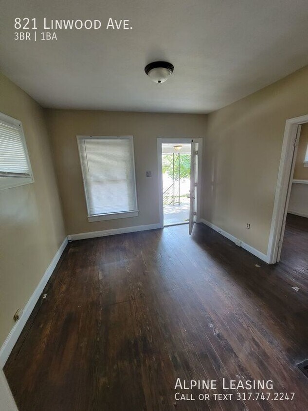 Building Photo - 3 Bedroom! Convienient Location!