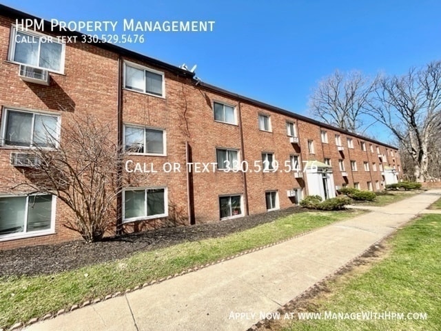 Primary Photo - 20584 Lorain Rd