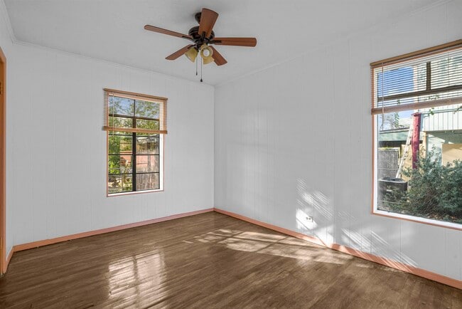 Building Photo - 1820 Aldama St