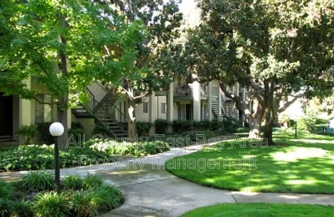 Building Photo - 1922 Cordoba St