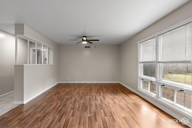 Foto del edificio - 4202 Meadowbrook Dr