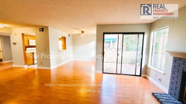 Foto del edificio - Just Renovated! Spacious 2 Bed, 2 Bath Top...