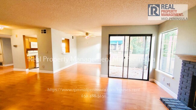 Foto del edificio - Spacious 2 Bedroom 2 Bathroom 3rd Floor Ap...