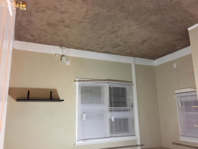 Building Photo - 1036 Gaviota Ave