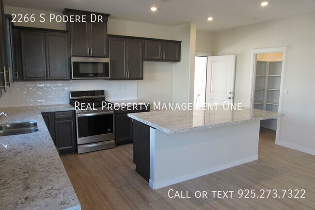 Building Photo - Gorgeous 3 Bed, 2.5 Bath SOLAR Home In New...