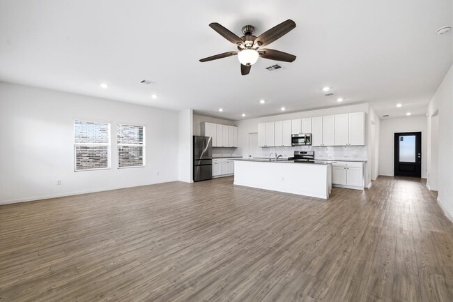 Building Photo - 14014 Roller Mls