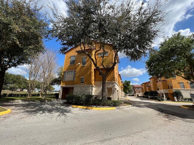 Building Photo - 6135 Metrowest Blvd