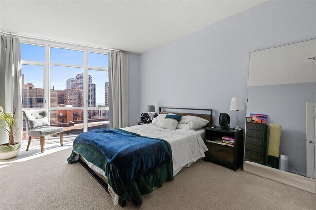 Foto del edificio - 1134 W Granville Ave
