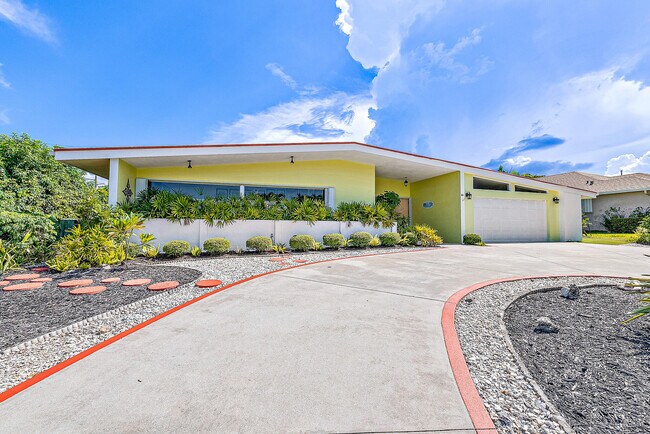 Building Photo - 400 Starlight Ln