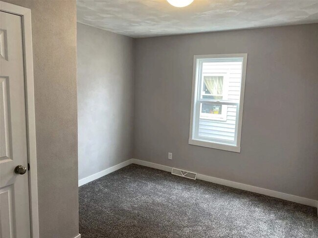 Foto del edificio - Cute 2-bedroom home, fenced in backyard wi...