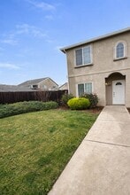 Building Photo - 1614 Manzanita Ave