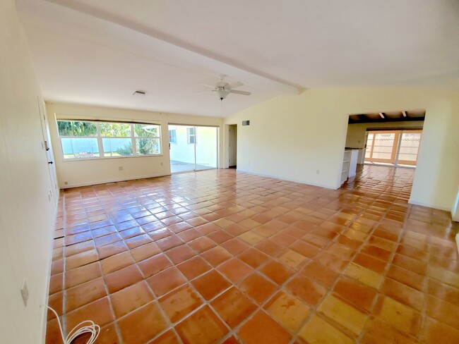 Foto del edificio - Fabulous 3 bed/ 2 bath + Den in Southgate ...