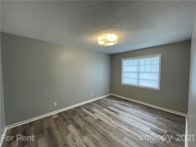 Building Photo - 5805 Hunting Ridge Ln