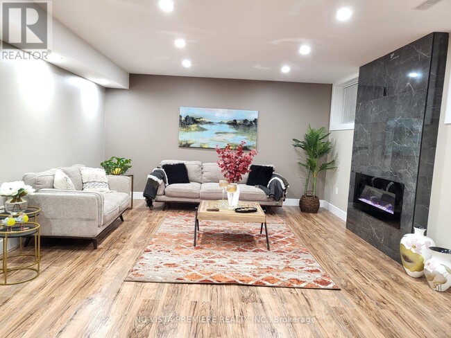 Photo du bâtiment - 1807 Brunson Way