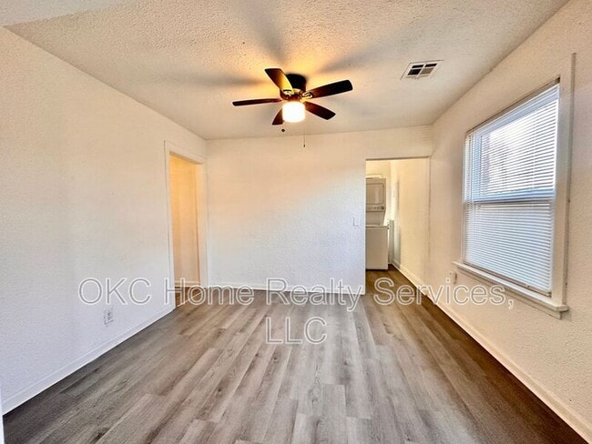 Building Photo - 2323 Towers Ct