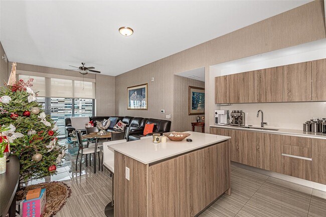 Foto del edificio - 2960 NE 207th St
