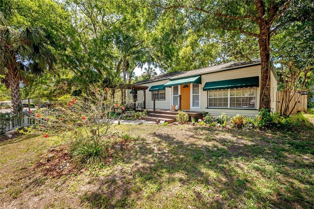 Foto principal - 1211 E Park Cir