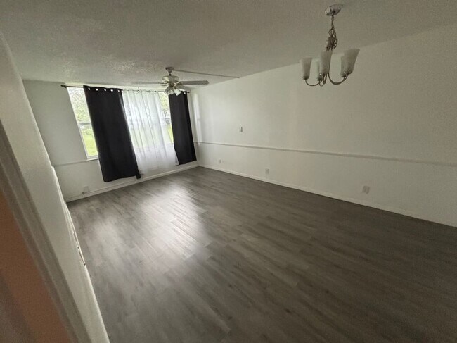 Building Photo - 9471 Evergreen Pl