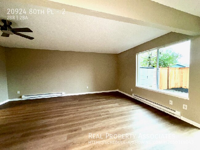 Foto del edificio - Large Updated 2 Bedroom 1.5 Bath Townhome ...