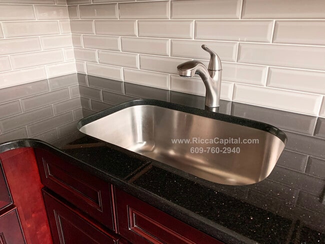 Foto del edificio - 46U Michael Rd