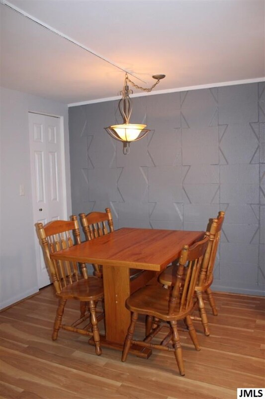 Building Photo - 765 Douglas St