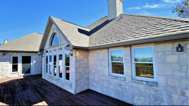 Building Photo - 1906 Summit Ridge Dr