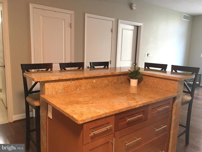 Building Photo - 155 Potomac Passage