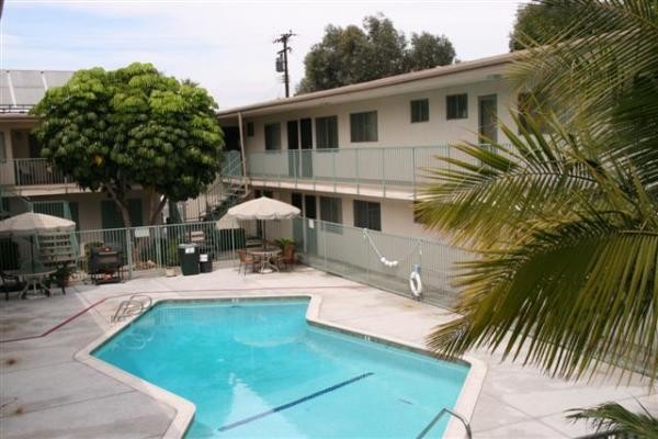 Tustin Lanai Apartments